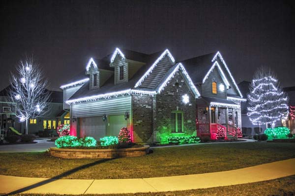 Top 46 Outdoor Christmas Lighting Ideas Illuminate The Holiday Spirit ...