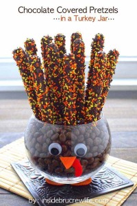 Turkey-Inspired Decorations and Crafts For Thanksgiving Home - WooHome