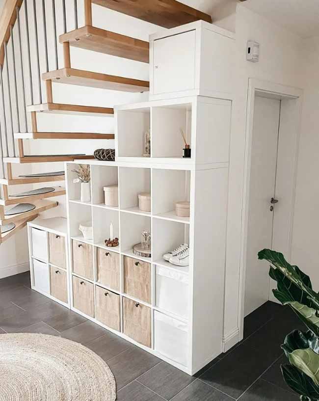 https://www.woohome.com/wp-content/uploads/2021/10/24-Utilize-Under-Stairs-Space-with-KALLAX.jpg